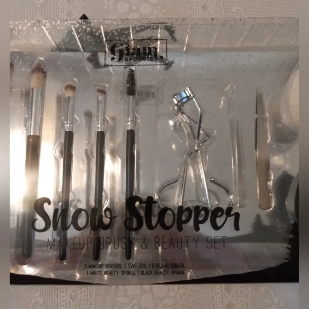 🆕 Glam Gadgets Snow Stopper Makeup Brush & Beauty Set, New